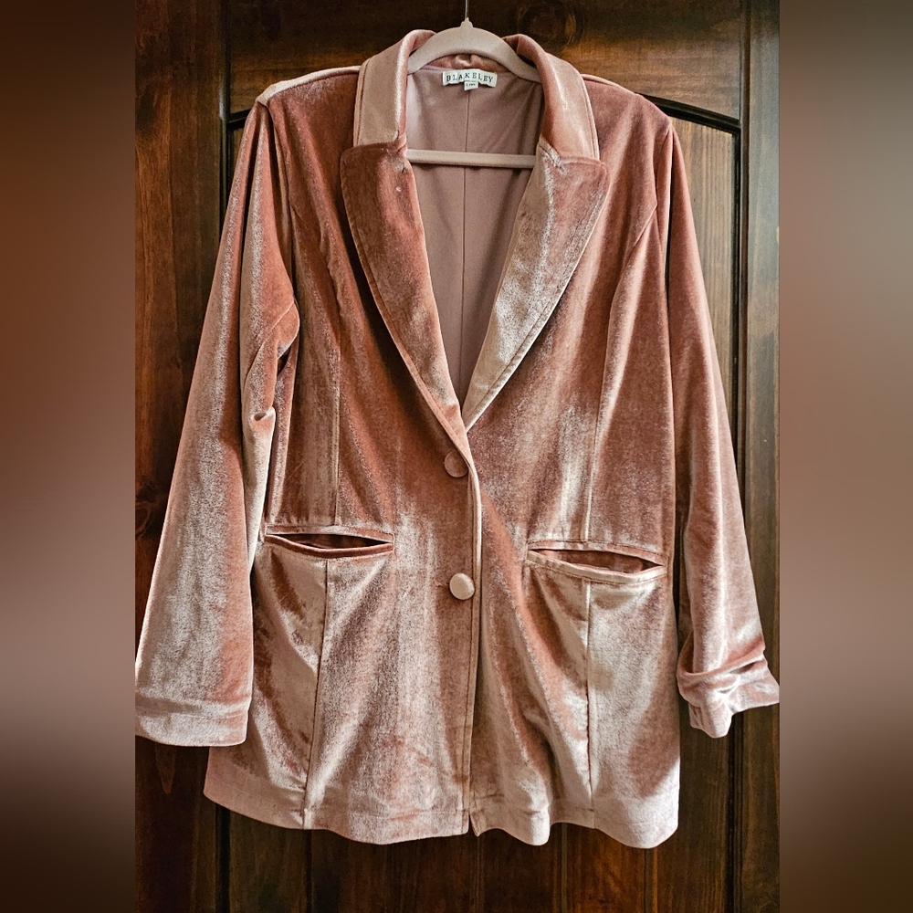Blakely Velvet Blazer in Blush Pink